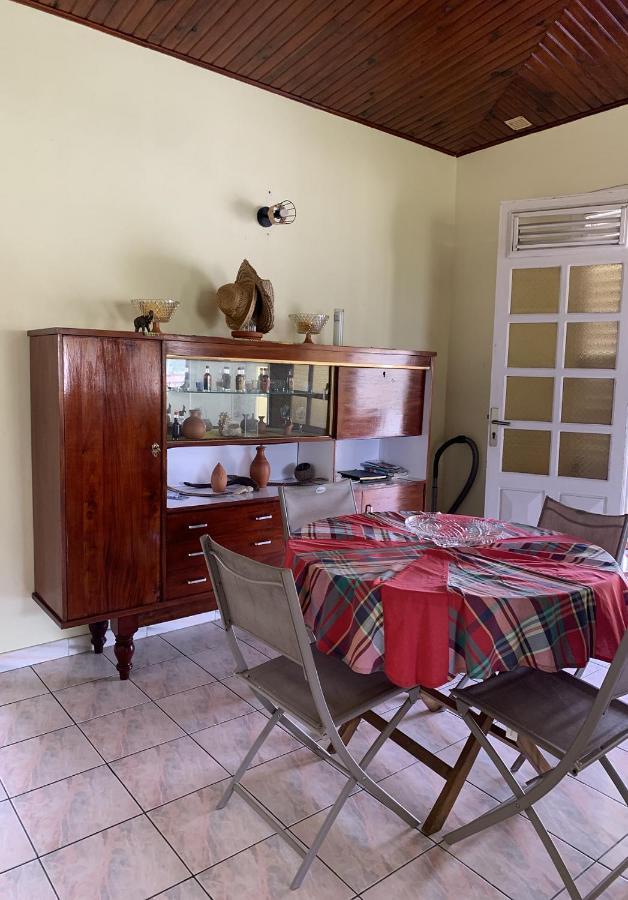 Hebergement Mouchas F4 - Dans Villa Les Polycias Sainte-Luce Exterior foto